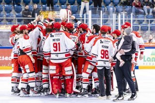 Après avoir soulevé le trophée de champion de Swiss League, le HC Viège vise la promotion dans l'élite.